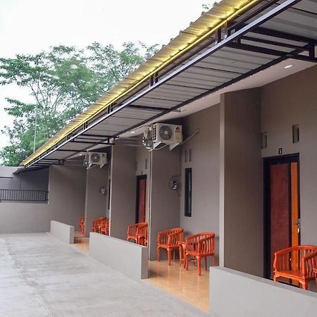 Отель Reddoorz Syariah Near Exit Tol Pemalang Comal 2 Экстерьер фото