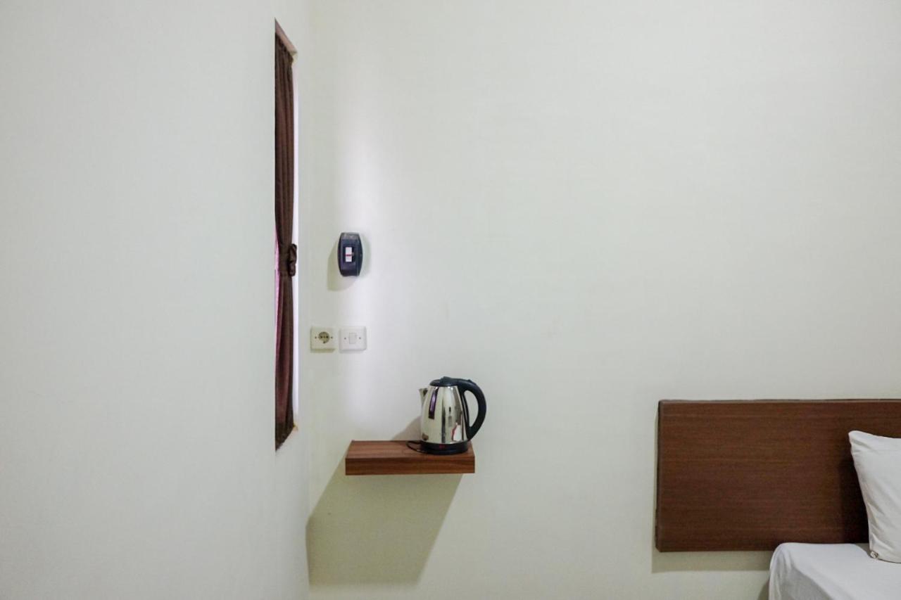 Отель Reddoorz Syariah Near Exit Tol Pemalang Comal 2 Экстерьер фото