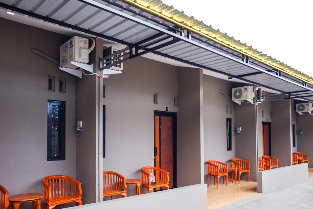 Отель Reddoorz Syariah Near Exit Tol Pemalang Comal 2 Экстерьер фото