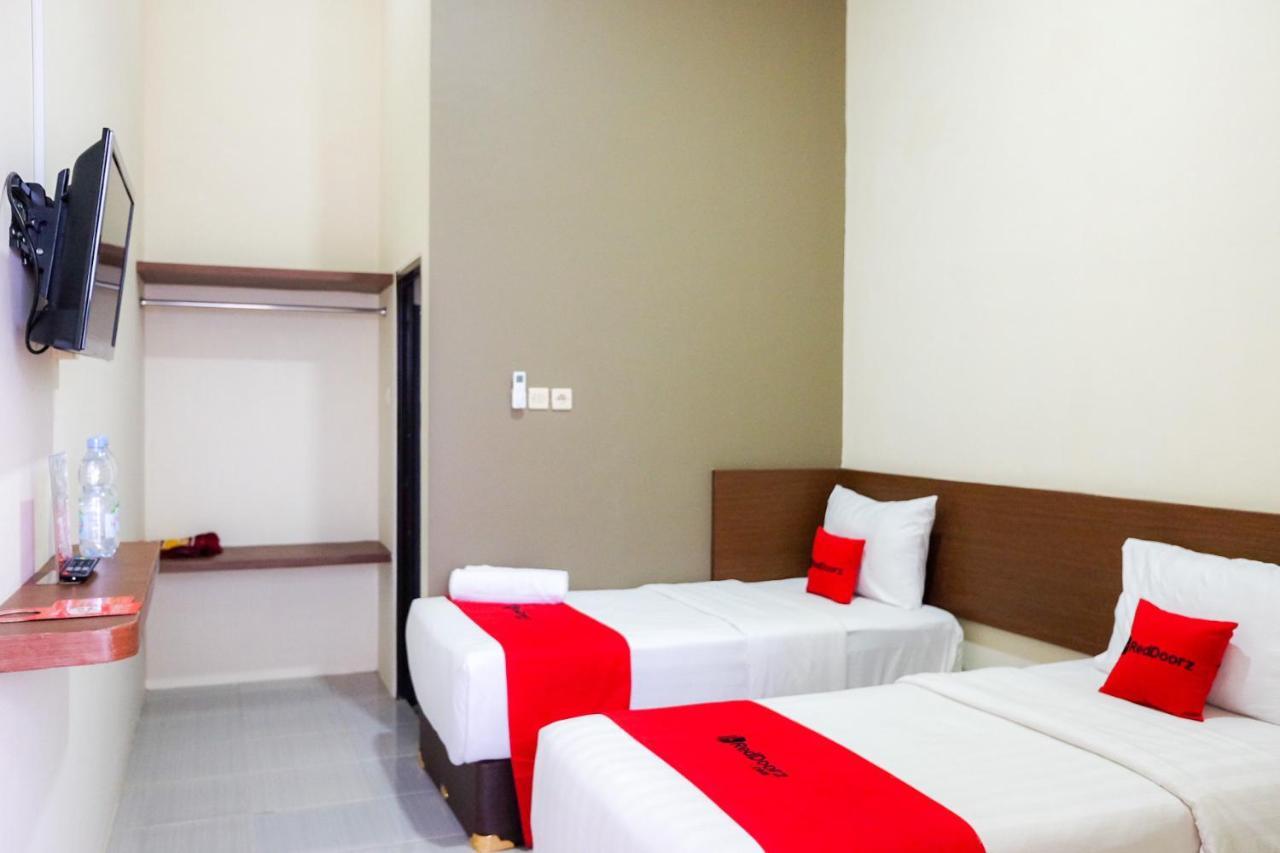 Отель Reddoorz Syariah Near Exit Tol Pemalang Comal 2 Экстерьер фото