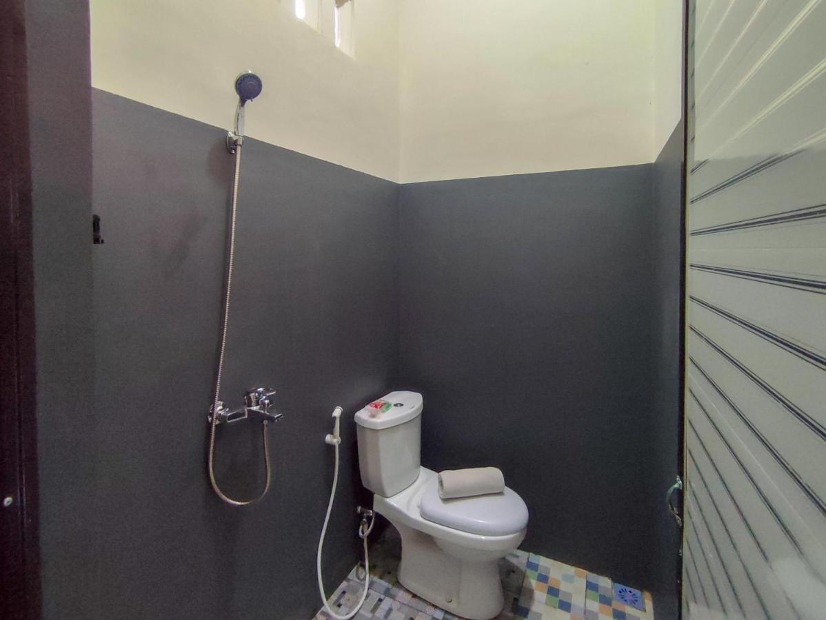 Отель Reddoorz Syariah Near Exit Tol Pemalang Comal 2 Экстерьер фото